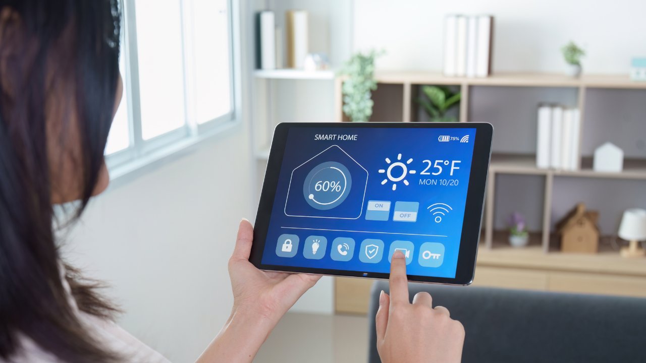 Smart Home Meets Style: Integrating Tech in Interior Design